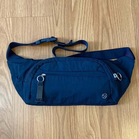 ❤️ Lululemon On The Beat Belt Bag *4.5L Dark Blue - Picture 8 of 9